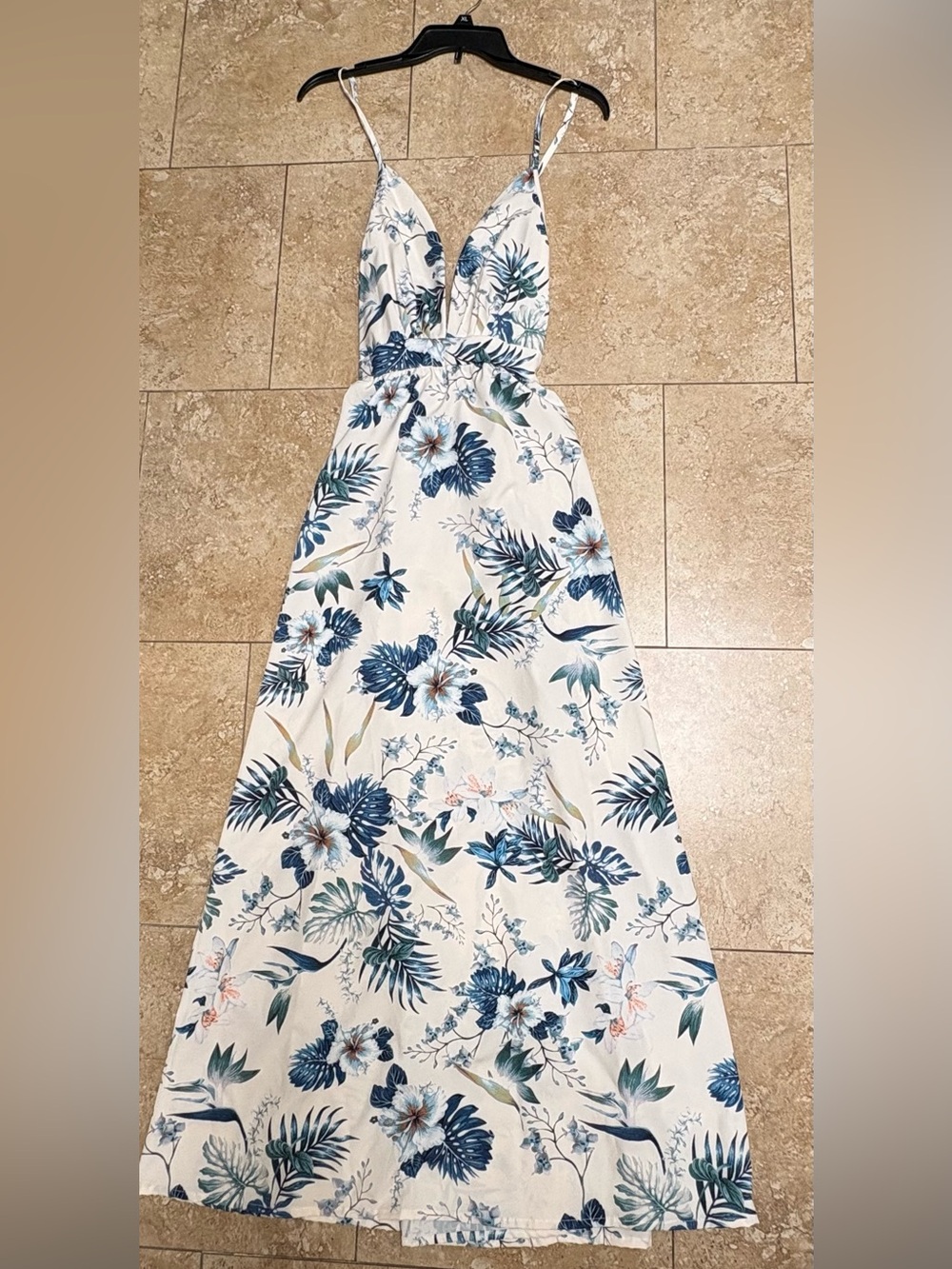 New Women’s White Floral Maxi Dress with Blue Tropical Print size medium